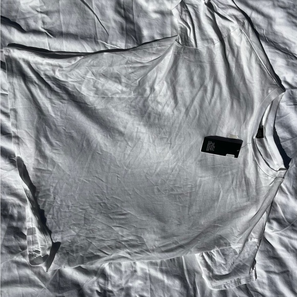 NEW WITH TAGS Plain White Fable T-Shirt - Picture 3 of 3